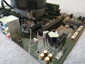 Gigabyte B450M S2H+AMD Ryzen3 2200G+8GB DDR4 - 4