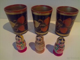 Matrjošky,dřev. pánaky a Starožitné figurativní hodiny - 4