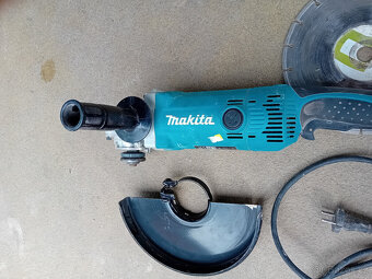 úhlová bruska Makita - 2000w, 230mm - 4