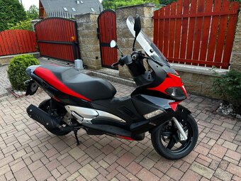 Aprilia SR Max 300 pouze 8000 km - 4