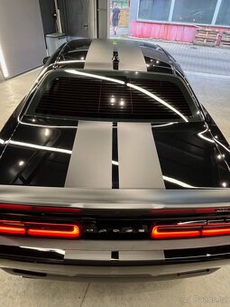 Dodge challenger 6.4 HEMI 22 000 km - 4