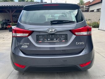 HYUNDAI iX20 1.4i 66 KW 1.MAJITEL PARK.S.VYHŘ.SEDADLA+VOLANT - 4
