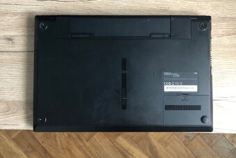 SAMSUNG (NP300V5Z) - 4