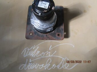 Pohon šneku a ventilátor k automatu na uhlo. - 4