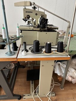 Dírkovačka a knoflíkovačka Minerva a Juki - 4