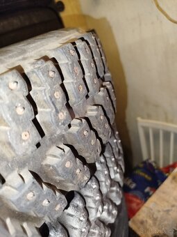 Pneu s hroty , úzké hroty 15" - 4