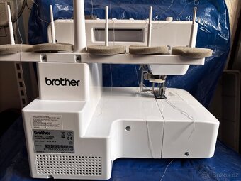 spodem i vrchem krycí coverlock Brother CV3550 - 4