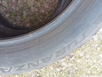 225/45R17 - 4