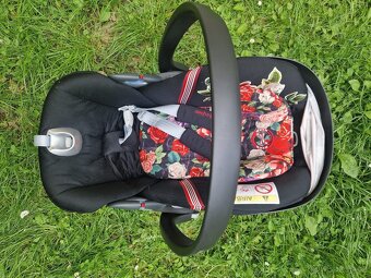 Cybex Cloud Z i-size Spring Blossom - 4