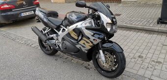 Honda CBR 900 RR FIREBLADE sc33 - 4