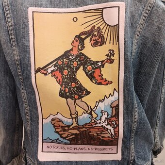 Džínová bunda s tarot nášivkou – The Fool (Blázen) - 4