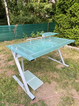 Prodám stylový skleněný počítačový stůl - 4