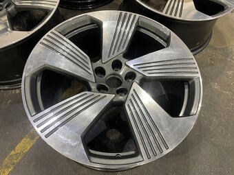 AUDI nové 9.5J X 21H2 ET 36 5x112 - 4