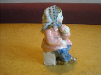 Starožitná porcelánová figurka - 4