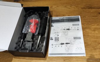 BMW F900 R - Padací protektory PUIG, včetně náhradních gum - 4