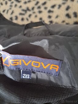 6 zimních kusů oblečení. - 4