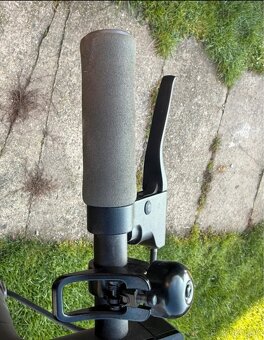 Prodám Ele koloběžku Mi , zánovní - 4