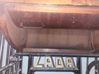 Starožitný šicí stroj Lada. funkční - 4