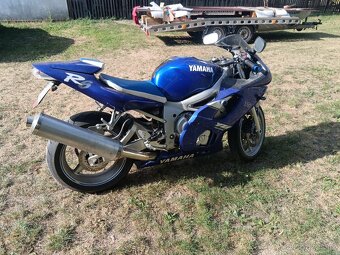 Yamaha R6 - 4