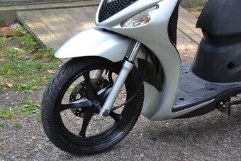 Suzuki Sixteen 150i - 4