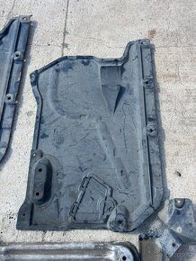 BMW 3er E90/E91/E92 xdrive série kryty pod motor - 4