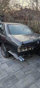 BMW E32 730i - náhradní díly - 4