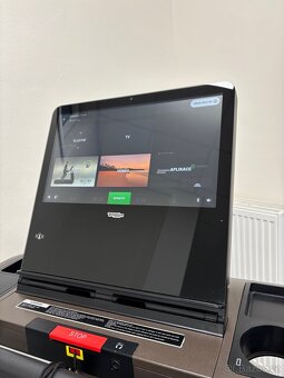 Technogym Artis Run Live - hnědý - 4