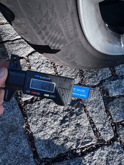 Continental Ultracontact 245/45/18 - 4