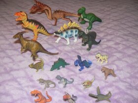 sada 17 dinosaurů - větší i menší + 1 pohyblivý pokemon - 4