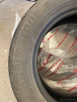 Prodám letní pneu BRIDGESTONE 215/60 R17 - DUSTER - 4