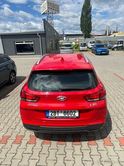 i30 kombi 1,5i 81kW - výbava Comfort 16´´ - km: 44.700 - 4
