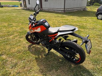 KTM Duke 125, rok 2020, najeto 15900 km, 11 KW - 4