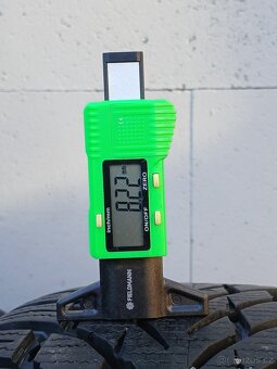 Zimní kola Dacia Duster Nokian 215/65/16 vzorek 8mm - 4