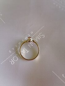 Zlatý prsten s diamanty a rubínem - 4