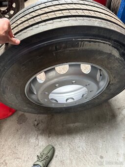 Pirelli 315/70 R22,5 - 4