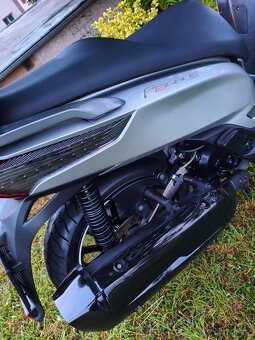 Kymco People 300GTi - 4