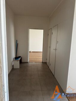 Nabízíme pronájem bytové jednotky 2+1, v ulici Holešická, Ch - 4