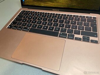 MacBook Air 13" M1 CZ Zlatý - 4