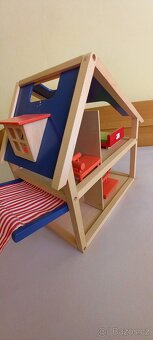 Detsky dreveny domecek pro mini panenky - 4