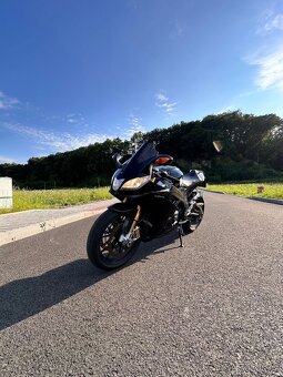 Aprilia rsv4 - 4