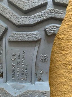 Gumáky - 4
