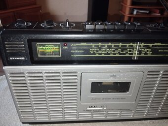 Radiomagnetofon Universum - 4