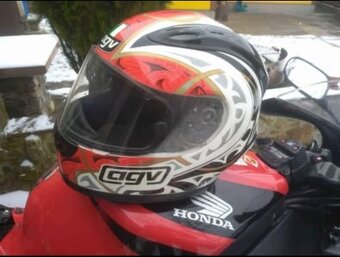 Integralni helma AGV velikost S - 4