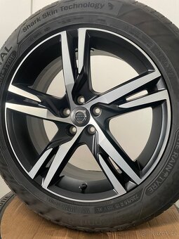 Original alu Volvo XC60 R-design r19 + 235/55/19 - 4
