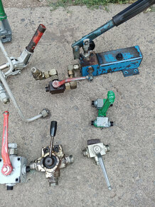 ruční hydraulické pumpy,třícestné a uzavírací ventily - 4