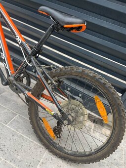 Prodám MTB dětské kolo Felt Q20S černá, 7 rychlostí - 4