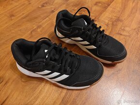Sportovní sálové boty vel.36 2/3- Adidas speedcourt K IE4295 - 4