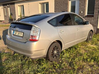 Prodám Toyota Prius II. generace Hybrid 1.5 - 4