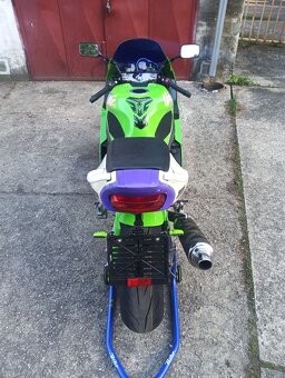 Kawasaki ZX7R - 4