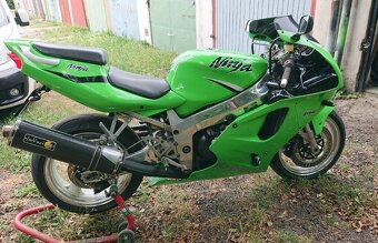 Kawasaki ZX7R - 4